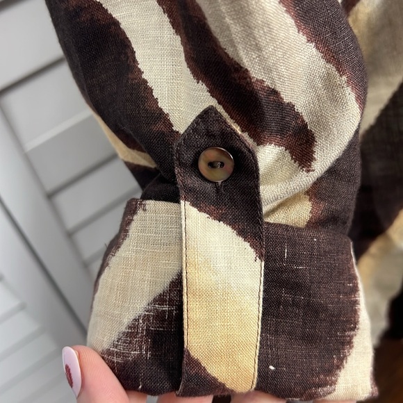 Lafayette 148 New York 100% Linen Animal Print 3/4 Roll Tab Sleeve Top Size 4 - Picture 8 of 10